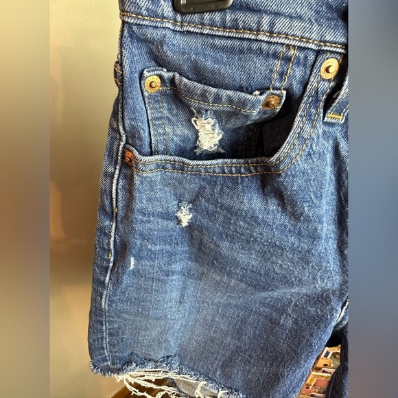 Women’s LEVI Denim Jean Shorts 26W - Picture 2 of 12